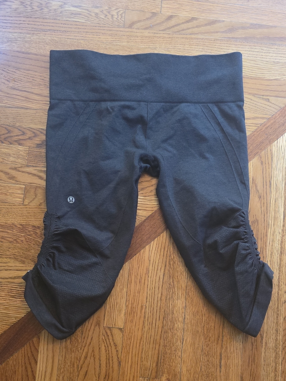 lululemon athletica Black Cropped Ruched Leggings Size 12